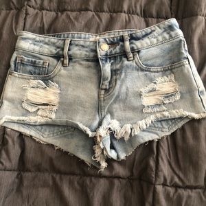 Bullhead distressed shorts